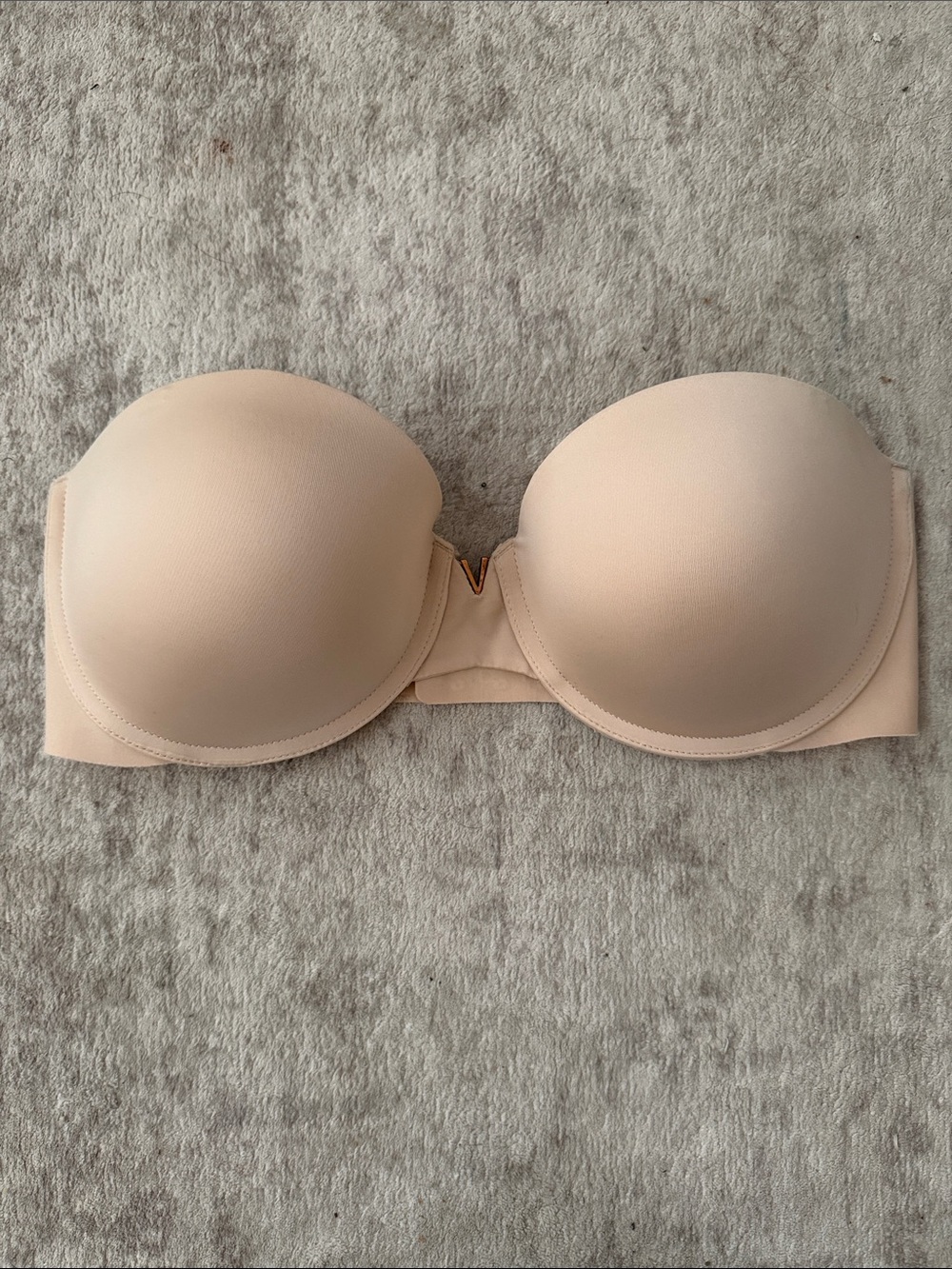 Victoria’s Secret strapless bra